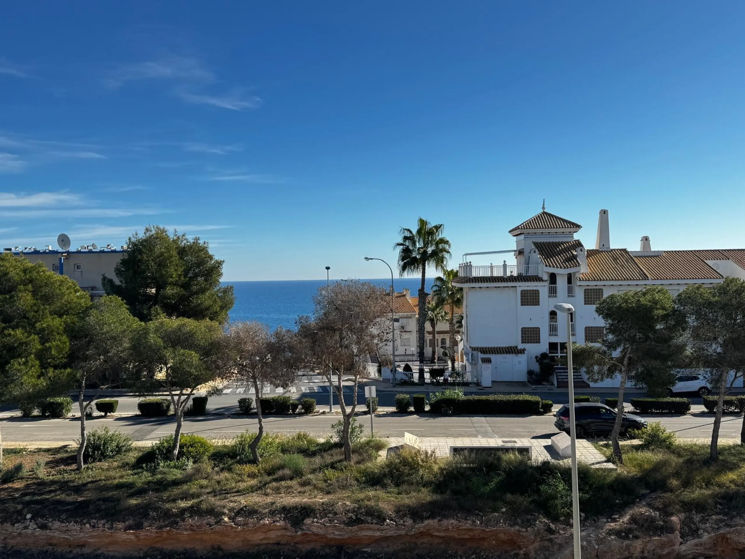 VILLA DE LUJO CON VISTAS AL MAR EN CAPMOAMOR CON 349 M2 DE CASA Y 503 DE PARCELA. 4 DORM. 6 BAÑOS. CON ASCENSOR.
