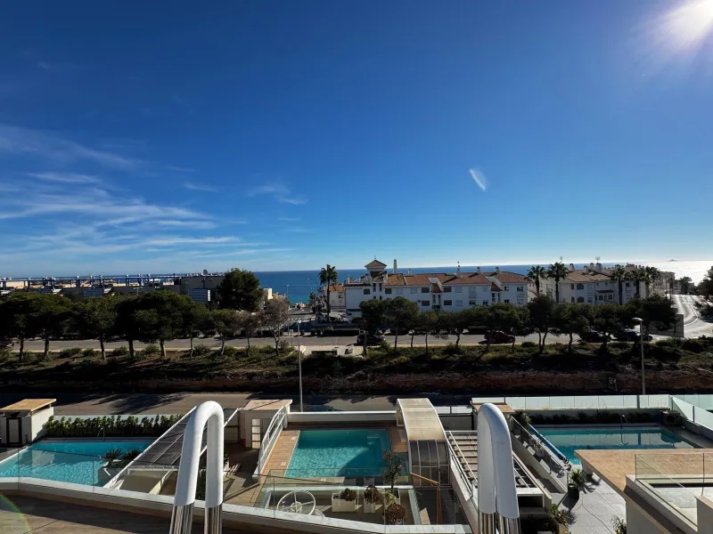 VILLA DE LUJO CON VISTAS AL MAR EN CAPMOAMOR CON 349 M2 DE CASA Y 503 DE PARCELA. 4 DORM. 6 BAÑOS. CON ASCENSOR.