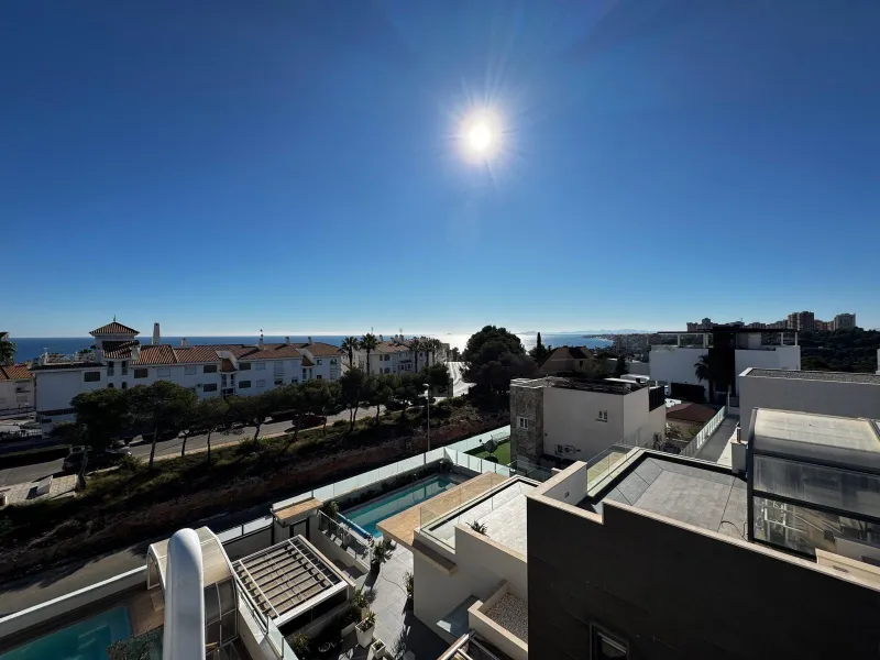 VILLA DE LUJO CON VISTAS AL MAR EN CAPMOAMOR CON 349 M2 DE CASA Y 503 DE PARCELA. 4 DORM. 6 BAÑOS. CON ASCENSOR.