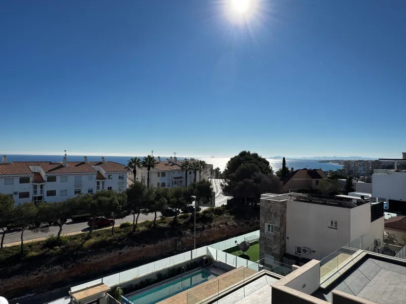 VILLA DE LUJO CON VISTAS AL MAR EN CAPMOAMOR CON 349 M2 DE CASA Y 503 DE PARCELA. 4 DORM. 6 BAÑOS. CON ASCENSOR.