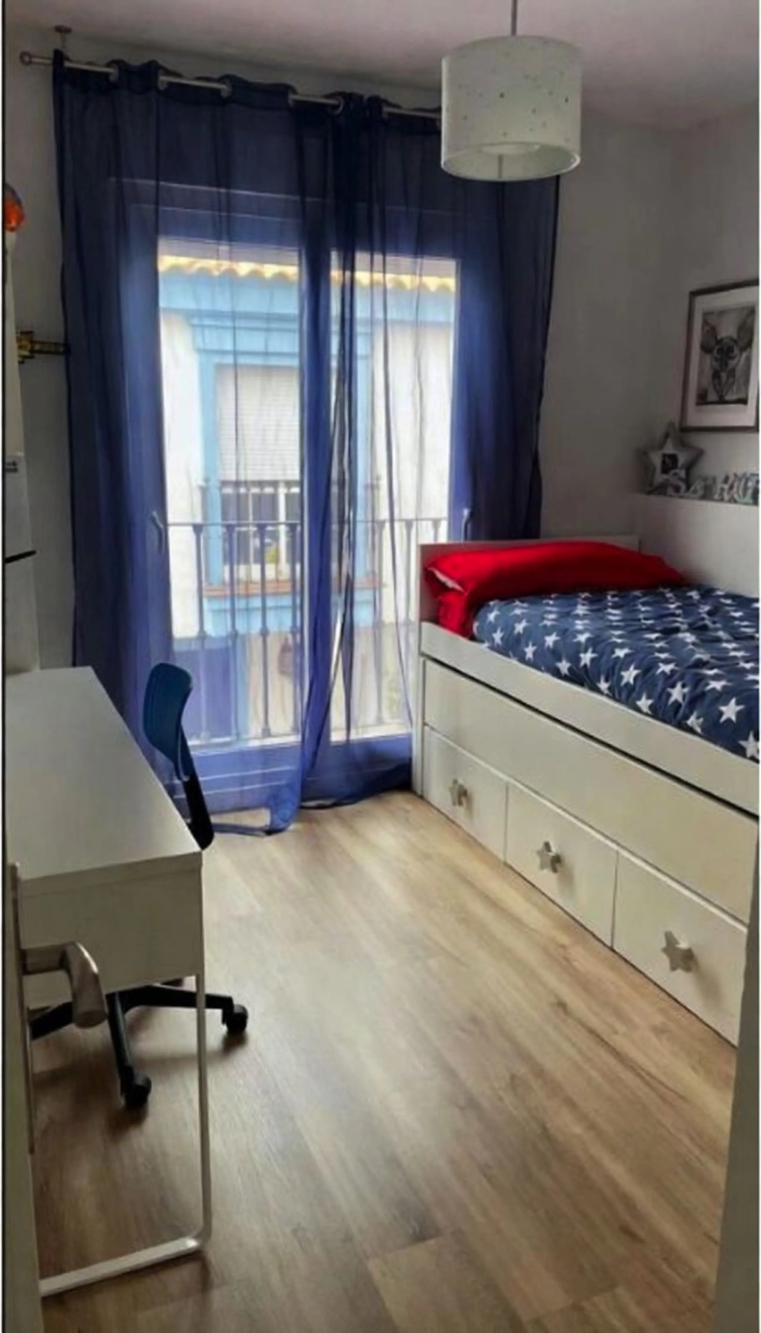 Geräumiges Reihenhaus mit 4 Schlafzimmern, privater Garage und Aufzug
