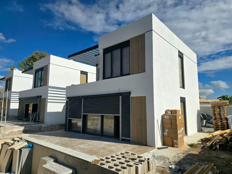 🌴 New modern villas in La Nucía