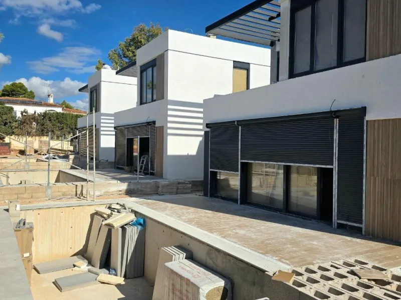 🌴 New modern villas in La Nucía