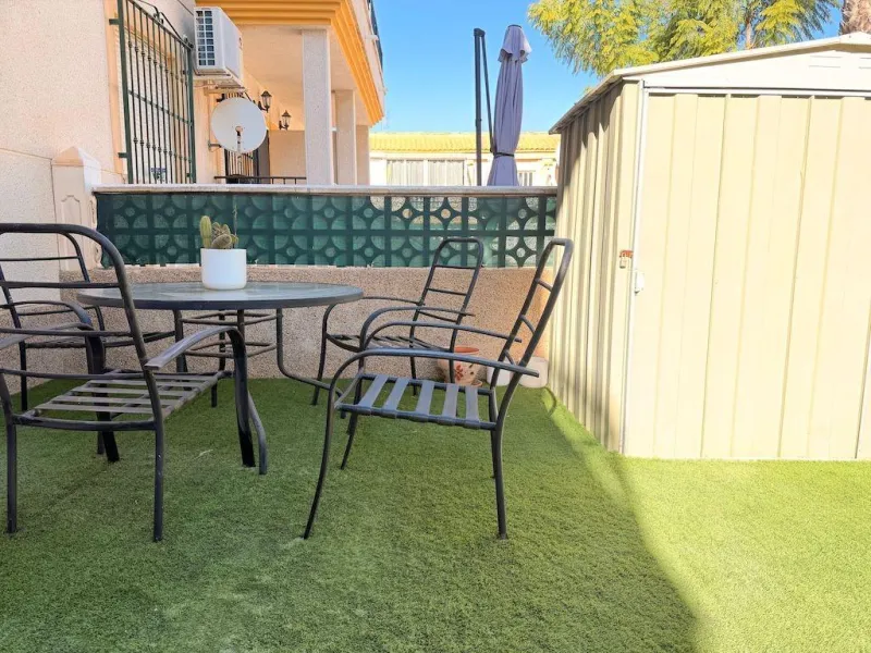 Villamartin, St. James Hills Residential – Ground-floor bungalow overlooking a 50 m² communal garden.