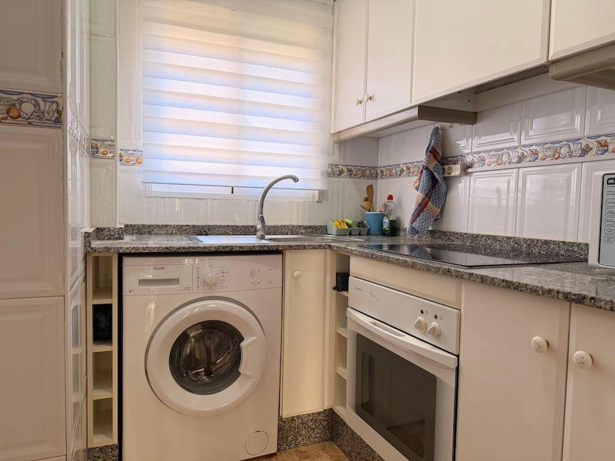 Villamartin, St. James Hills Residential – Ground-floor bungalow overlooking a 50 m² communal garden.