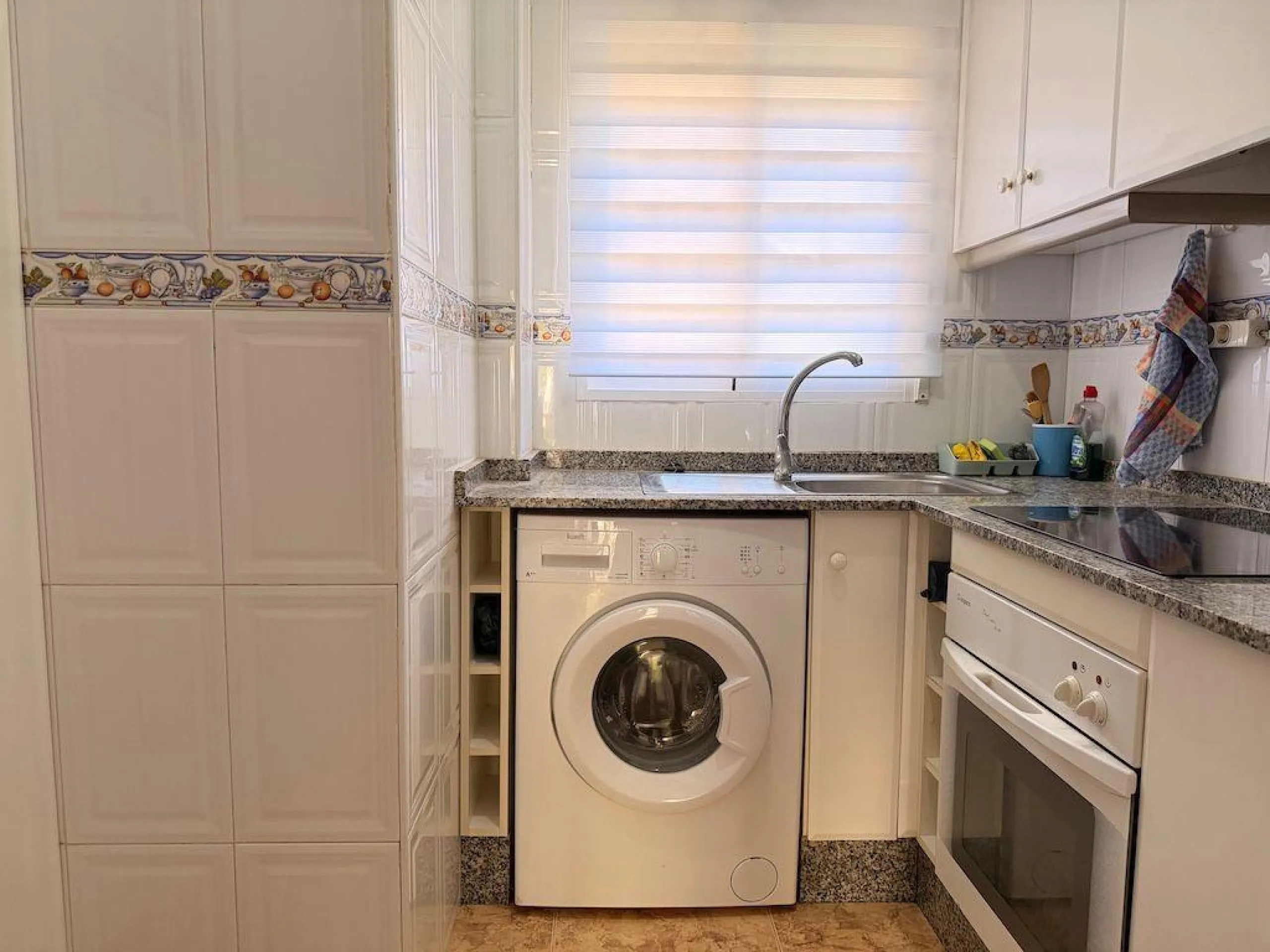 Villamartin, St. James Hills Residential – Ground-floor bungalow overlooking a 50 m² communal garden.