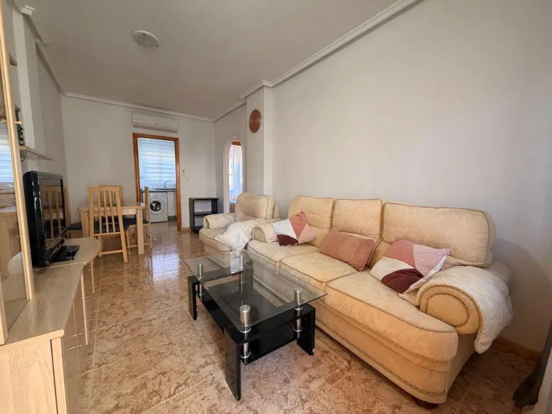 Villamartin, St. James Hills Residential – Ground-floor bungalow overlooking a 50 m² communal garden.