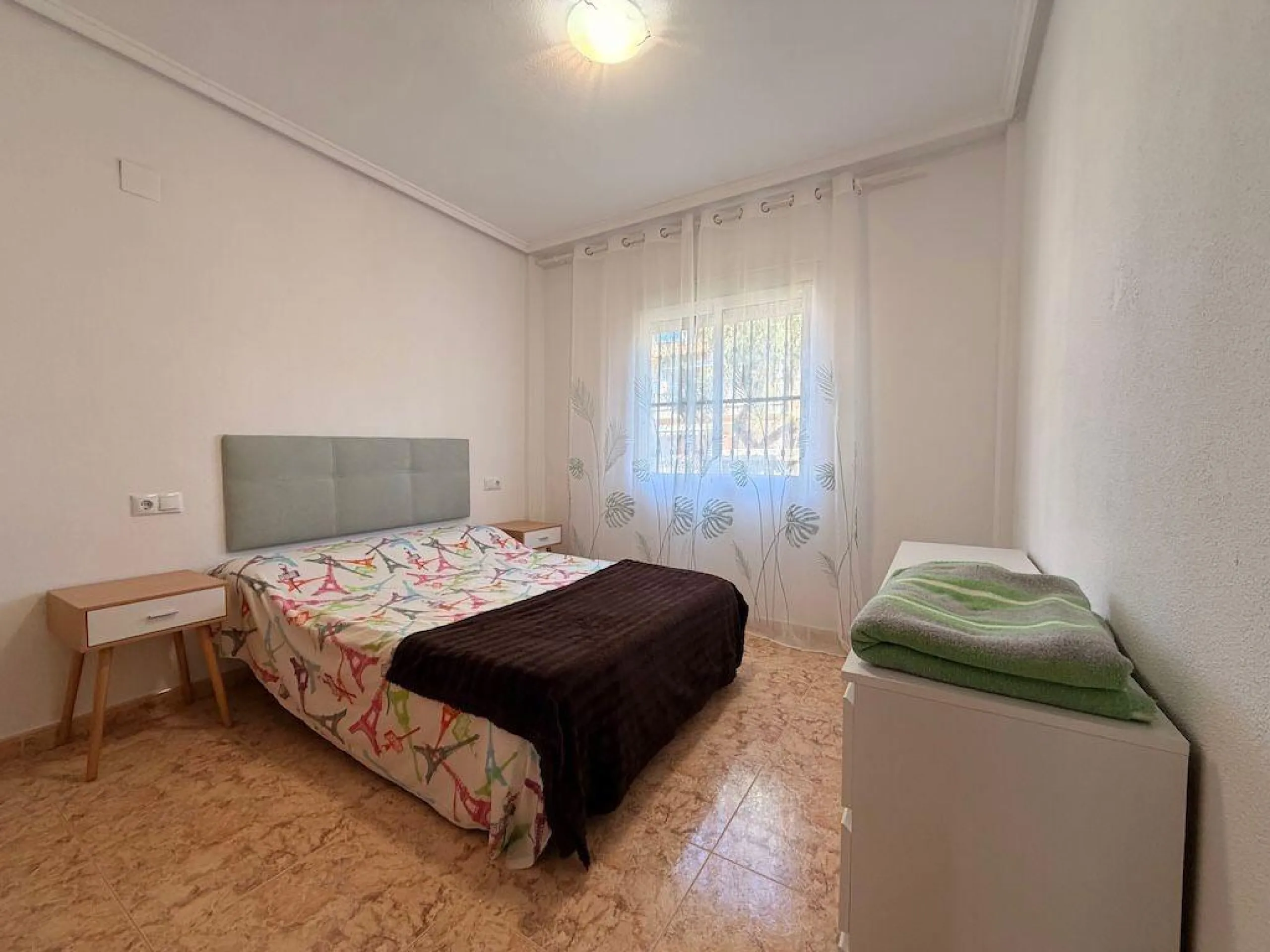 Villamartin, St. James Hills Residential – Ground-floor bungalow overlooking a 50 m² communal garden.
