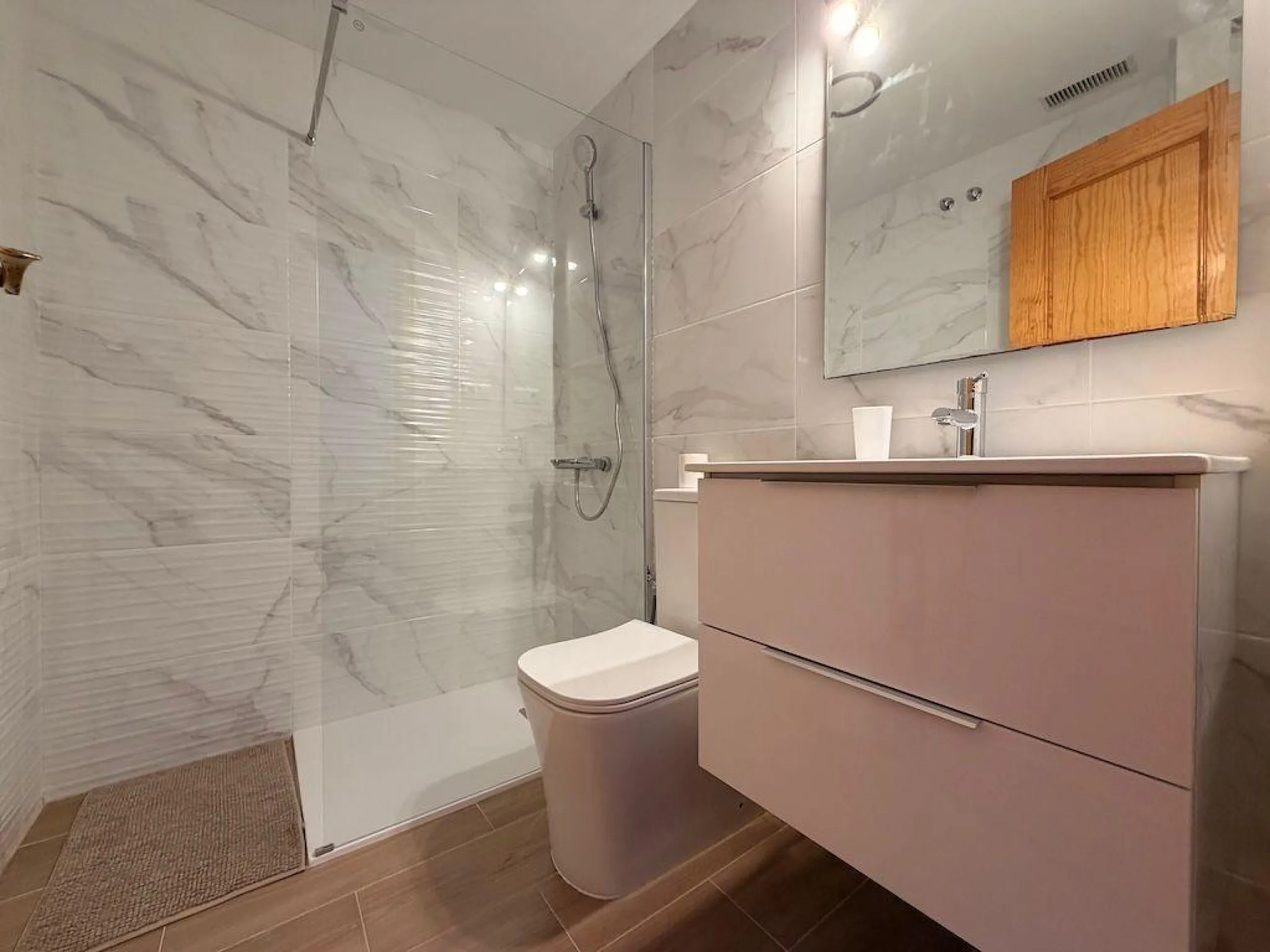 Villamartin, St. James Hills Residential – Ground-floor bungalow overlooking a 50 m² communal garden.