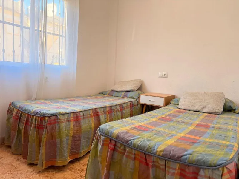 Villamartin, St. James Hills Residential – Ground-floor bungalow overlooking a 50 m² communal garden.