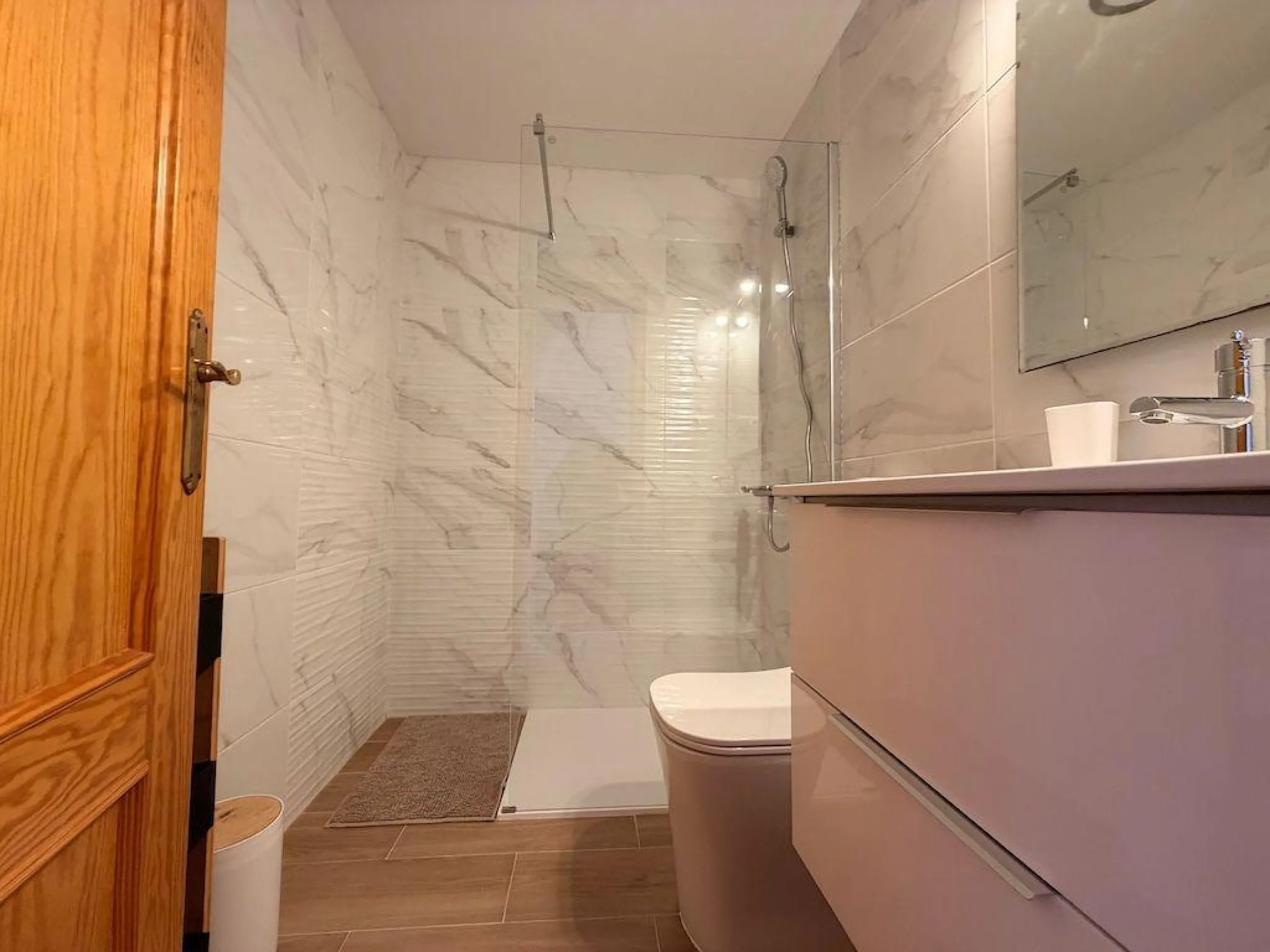 Villamartin, St. James Hills Residential – Ground-floor bungalow overlooking a 50 m² communal garden.