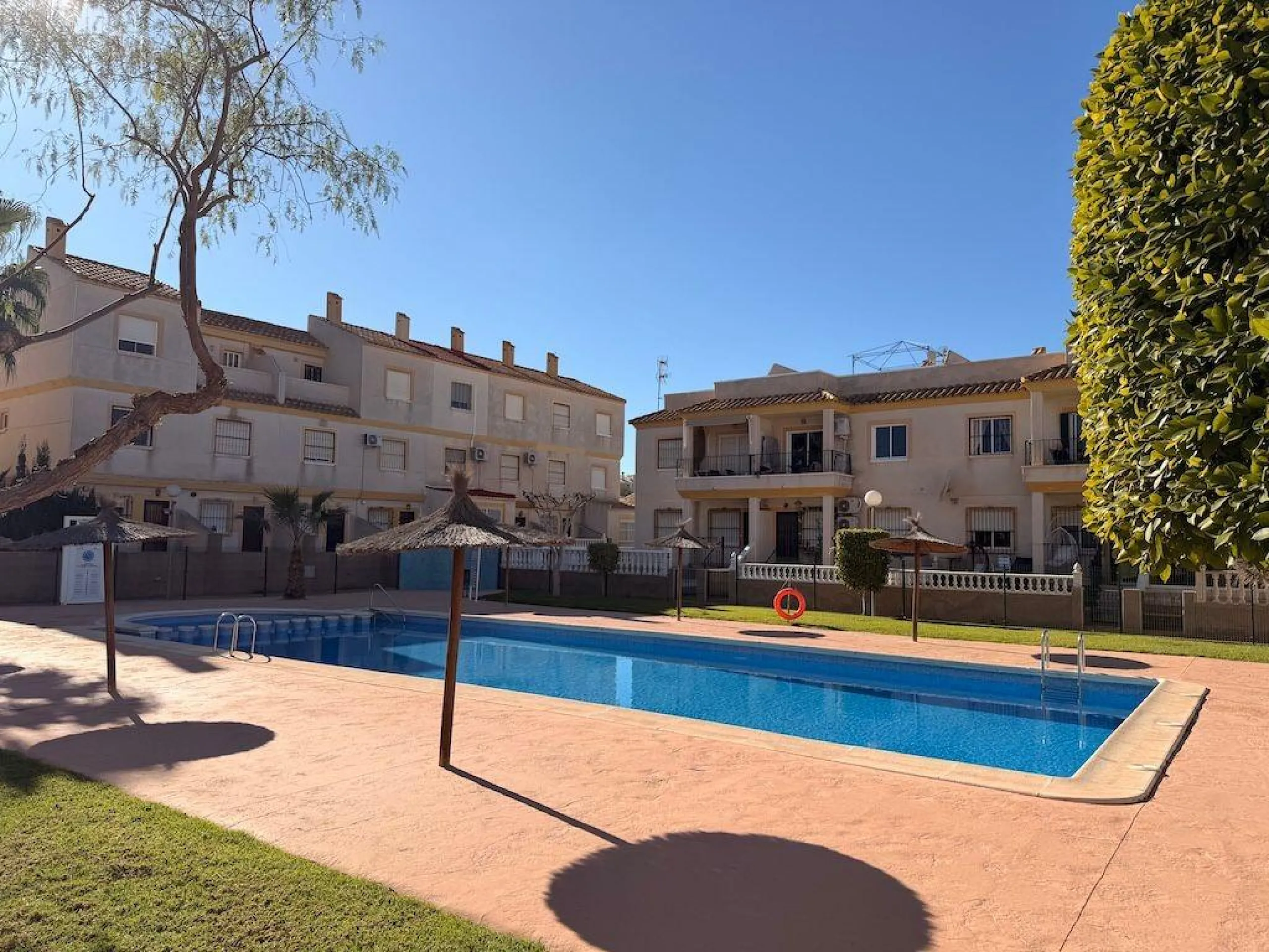 Villamartin, St. James Hills Residential – Ground-floor bungalow overlooking a 50 m² communal garden.