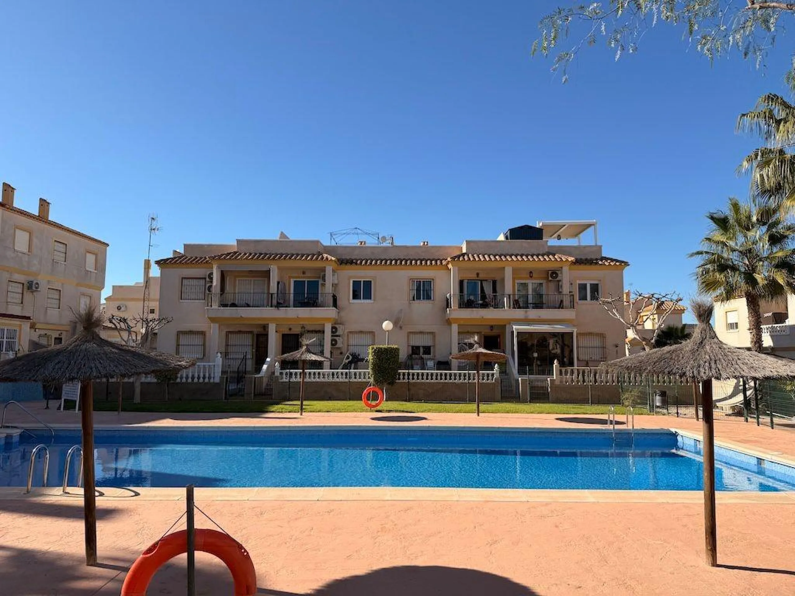Villamartin, St. James Hills Residential – Ground-floor bungalow overlooking a 50 m² communal garden.