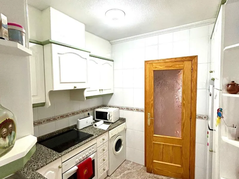 APARTAMENTO DE 3 DORM. 2 BAÑOS. CON SUPERFICIE DE 85 M2. (EDIFICIO GALEON) PLAYA A 400 METROS.