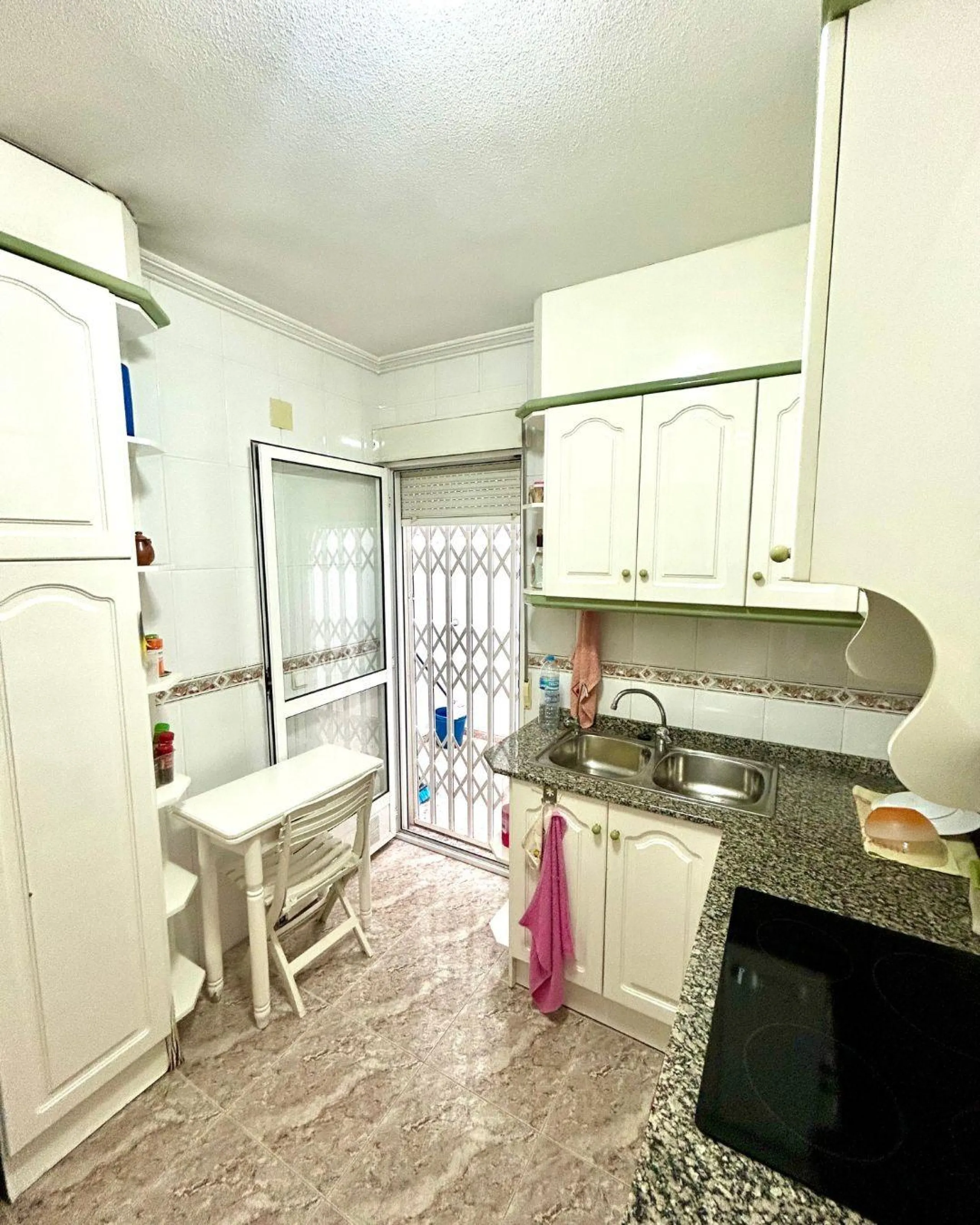 APARTAMENTO DE 3 DORM. 2 BAÑOS. CON SUPERFICIE DE 85 M2. (EDIFICIO GALEON) PLAYA A 400 METROS.