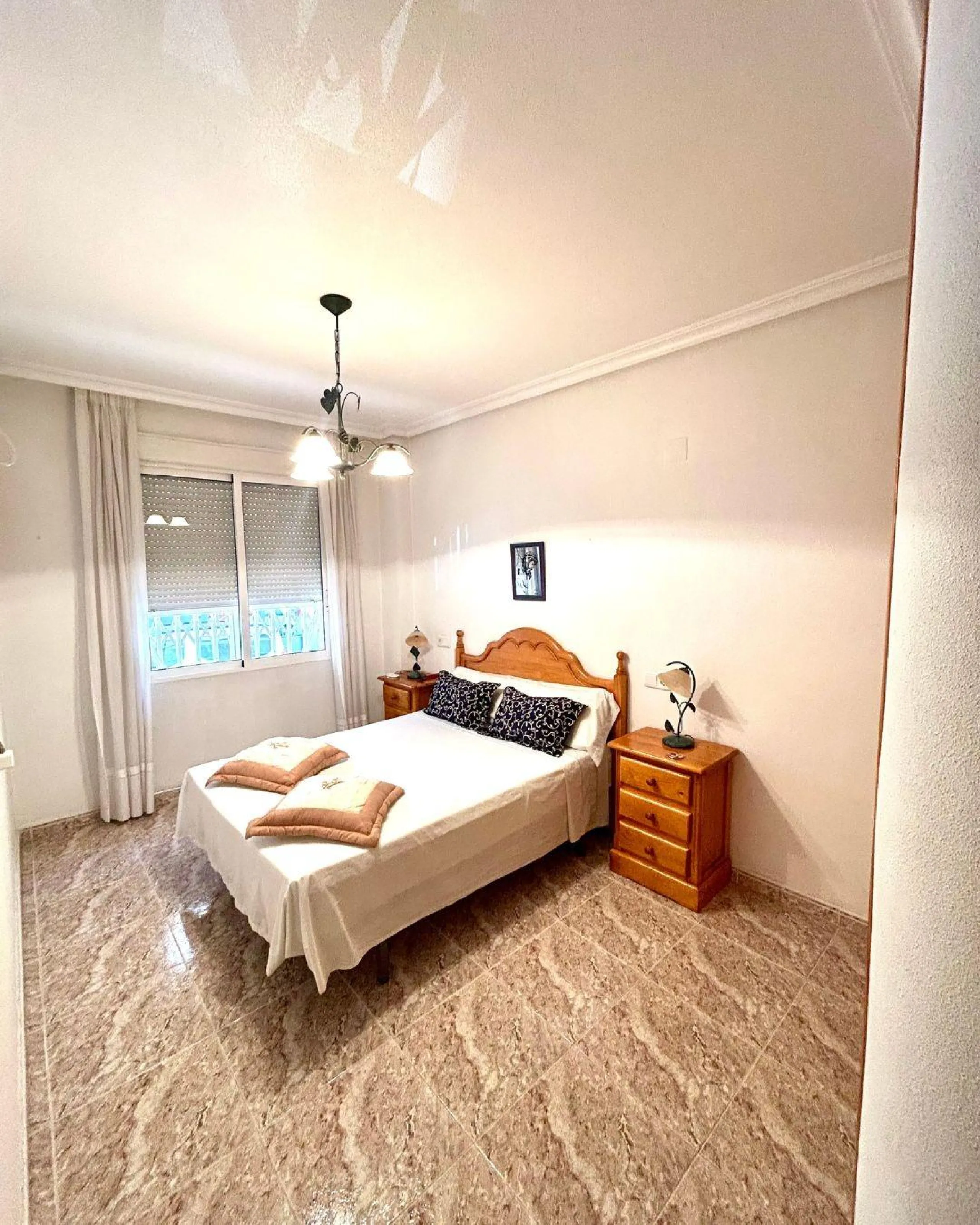 APARTAMENTO DE 3 DORM. 2 BAÑOS. CON SUPERFICIE DE 85 M2. (EDIFICIO GALEON) PLAYA A 400 METROS.