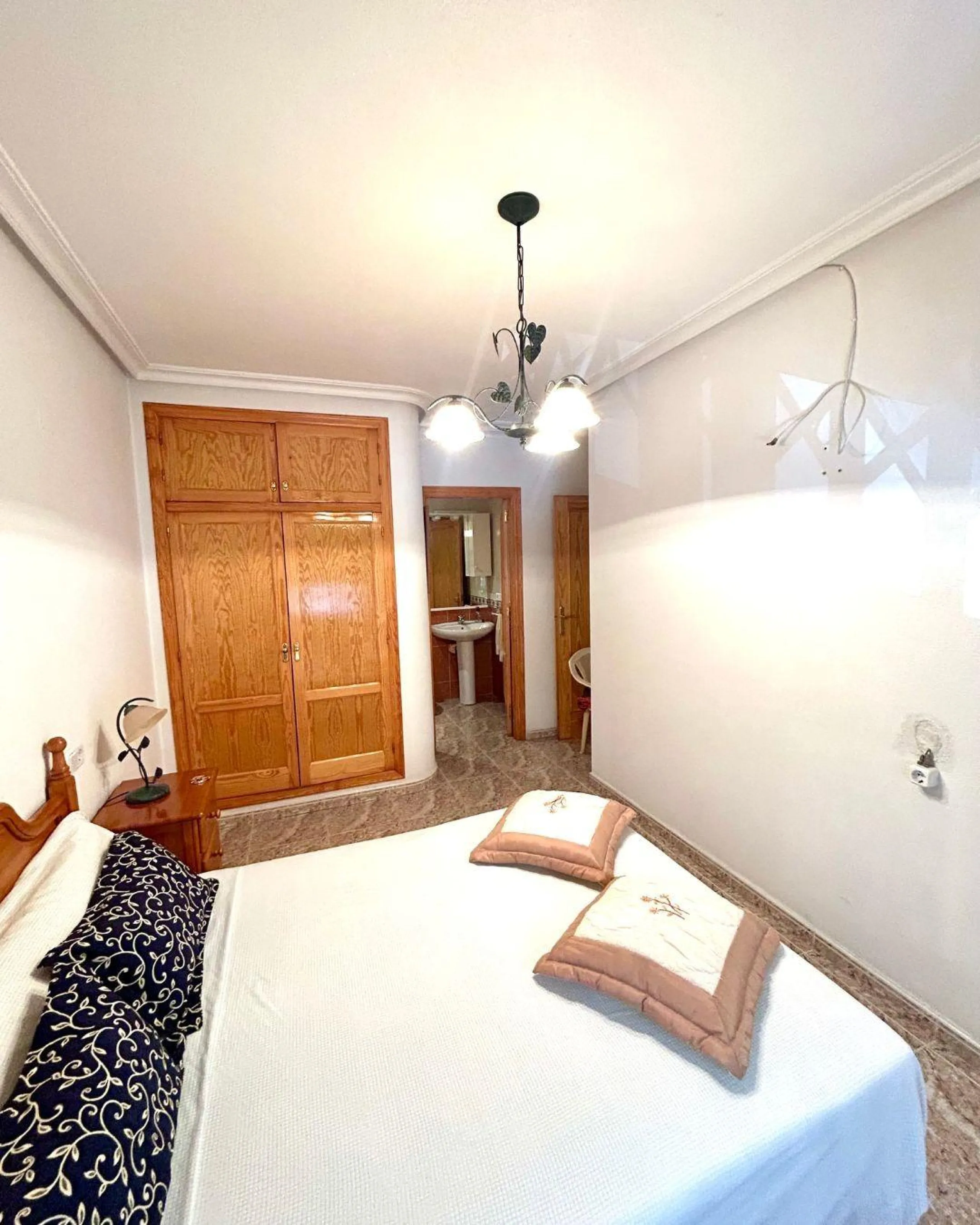 APARTAMENTO DE 3 DORM. 2 BAÑOS. CON SUPERFICIE DE 85 M2. (EDIFICIO GALEON) PLAYA A 400 METROS.