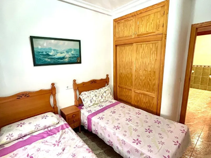 APARTAMENTO DE 3 DORM. 2 BAÑOS. CON SUPERFICIE DE 85 M2. (EDIFICIO GALEON) PLAYA A 400 METROS.
