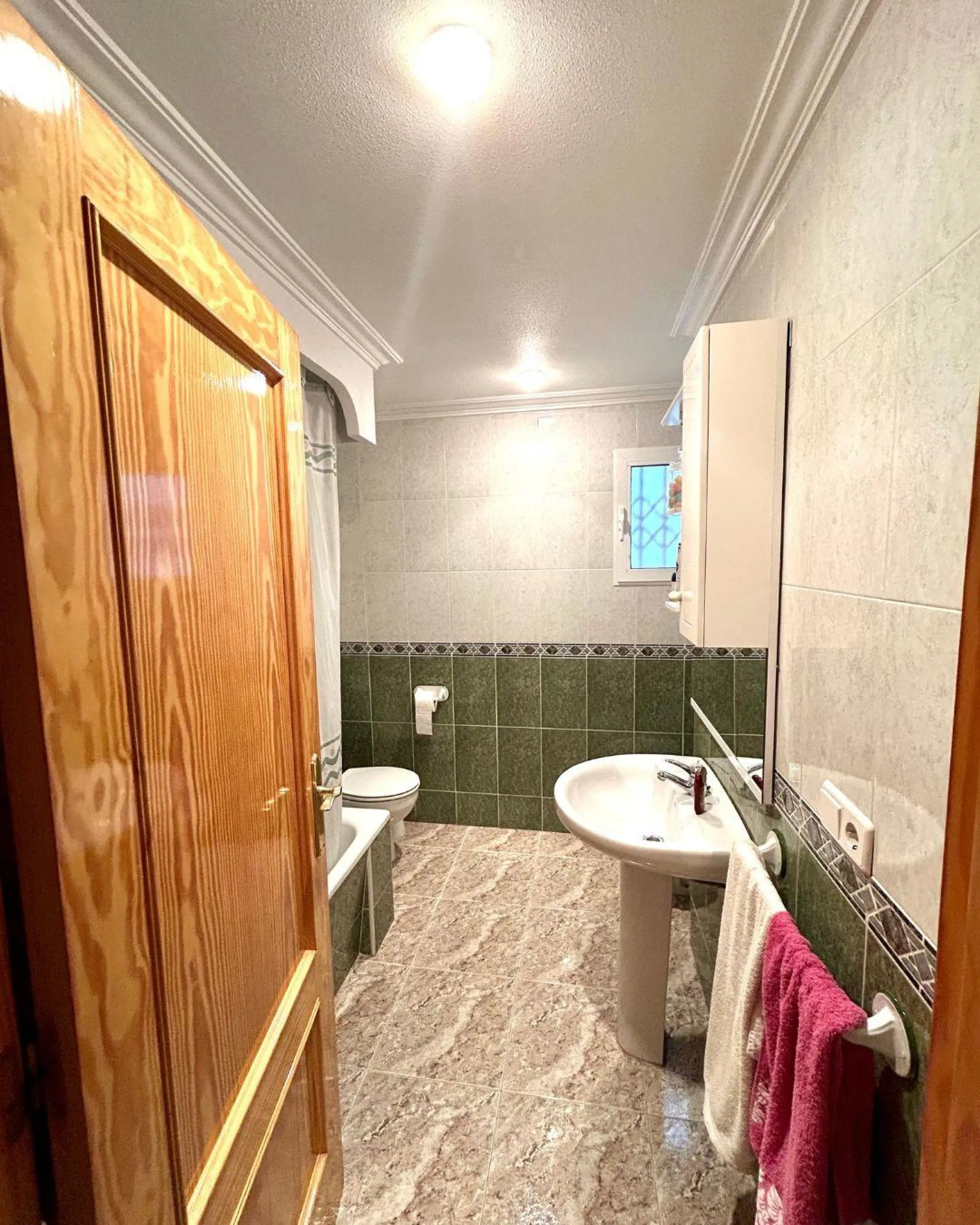 APARTAMENTO DE 3 DORM. 2 BAÑOS. CON SUPERFICIE DE 85 M2. (EDIFICIO GALEON) PLAYA A 400 METROS.