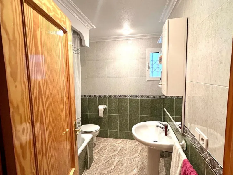 APARTAMENTO DE 3 DORM. 2 BAÑOS. CON SUPERFICIE DE 85 M2. (EDIFICIO GALEON) PLAYA A 400 METROS.
