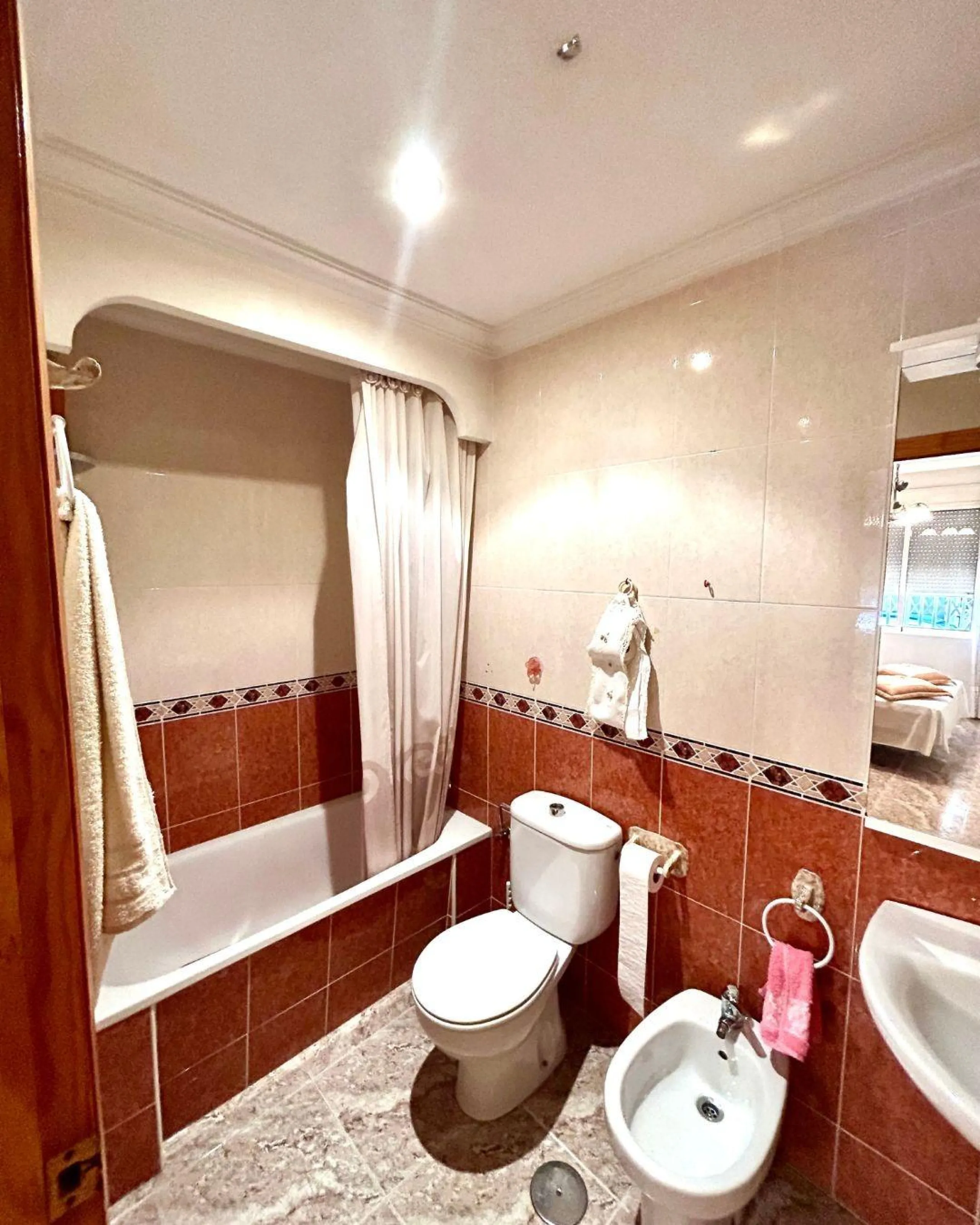 APARTAMENTO DE 3 DORM. 2 BAÑOS. CON SUPERFICIE DE 85 M2. (EDIFICIO GALEON) PLAYA A 400 METROS.