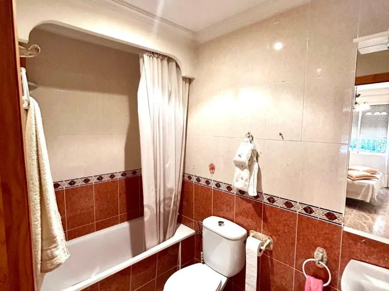 APARTAMENTO DE 3 DORM. 2 BAÑOS. CON SUPERFICIE DE 85 M2. (EDIFICIO GALEON) PLAYA A 400 METROS.