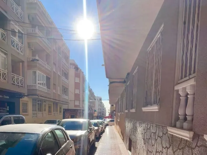 APARTAMENTO DE 3 DORM. 2 BAÑOS. CON SUPERFICIE DE 85 M2. (EDIFICIO GALEON) PLAYA A 400 METROS.