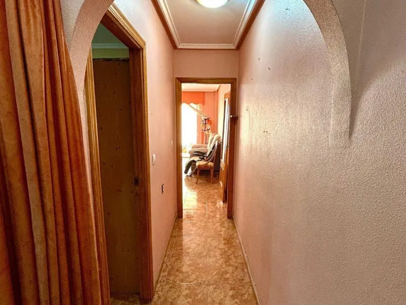 APARTAMENTO CON GARAJE Y TRASTERO INCLUIDO. 2 DORM. 1 BAÑO. SUPERFICIE 68 M2. PLAYA A 650 METROS.