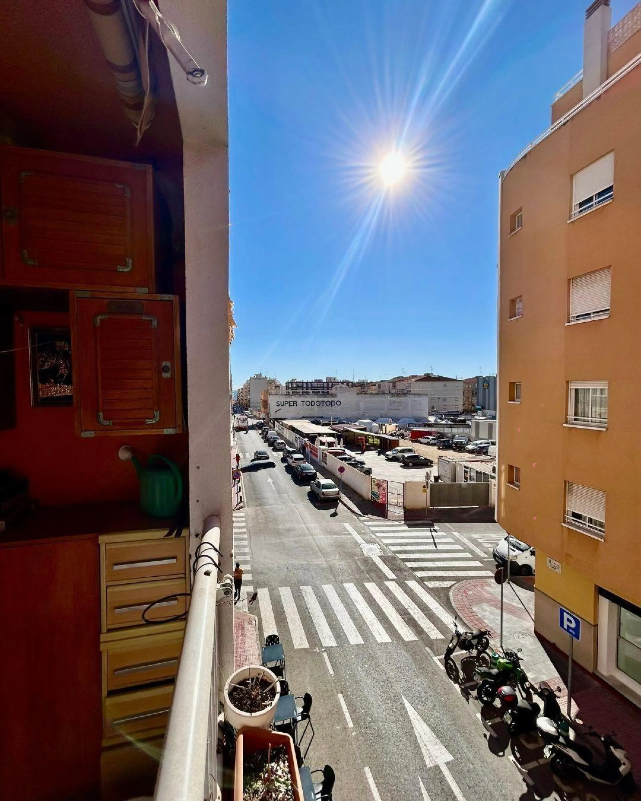APARTAMENTO CON GARAJE Y TRASTERO INCLUIDO. 2 DORM. 1 BAÑO. SUPERFICIE 68 M2. PLAYA A 650 METROS.