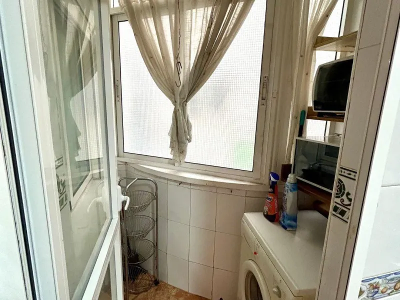APARTAMENTO CON GARAJE Y TRASTERO INCLUIDO. 2 DORM. 1 BAÑO. SUPERFICIE 68 M2. PLAYA A 650 METROS.