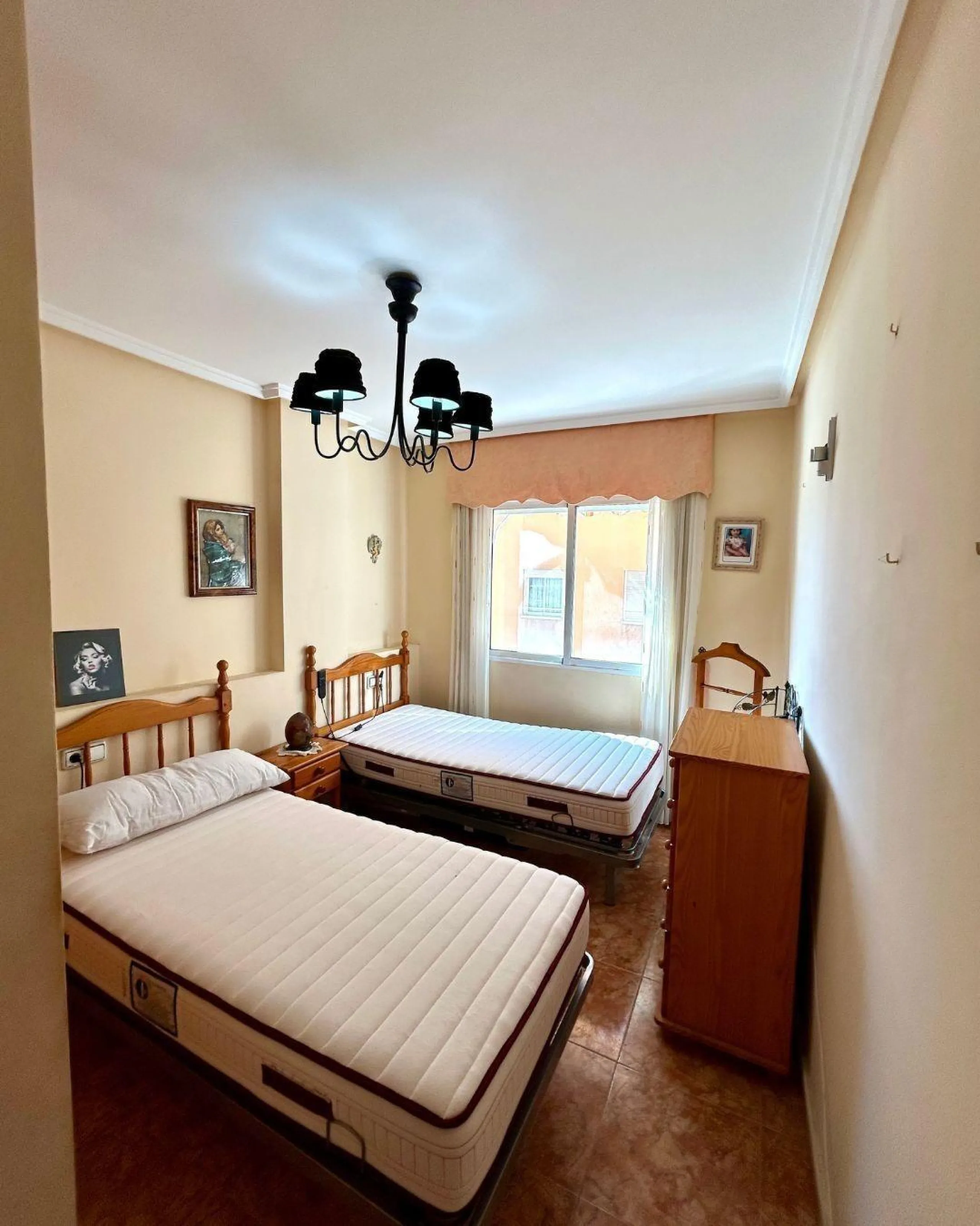 APARTAMENTO CON GARAJE Y TRASTERO INCLUIDO. 2 DORM. 1 BAÑO. SUPERFICIE 68 M2. PLAYA A 650 METROS.