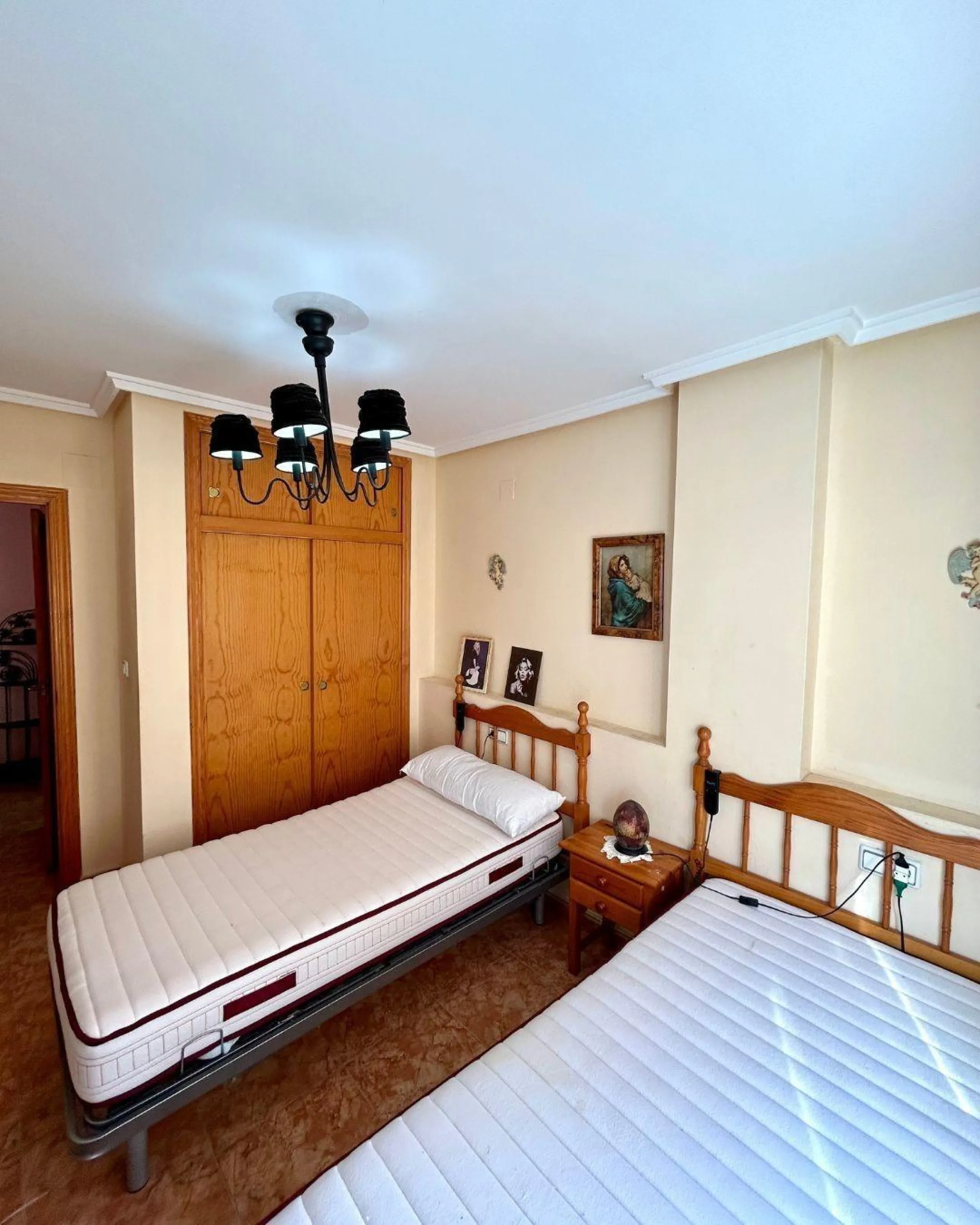 APARTAMENTO CON GARAJE Y TRASTERO INCLUIDO. 2 DORM. 1 BAÑO. SUPERFICIE 68 M2. PLAYA A 650 METROS.