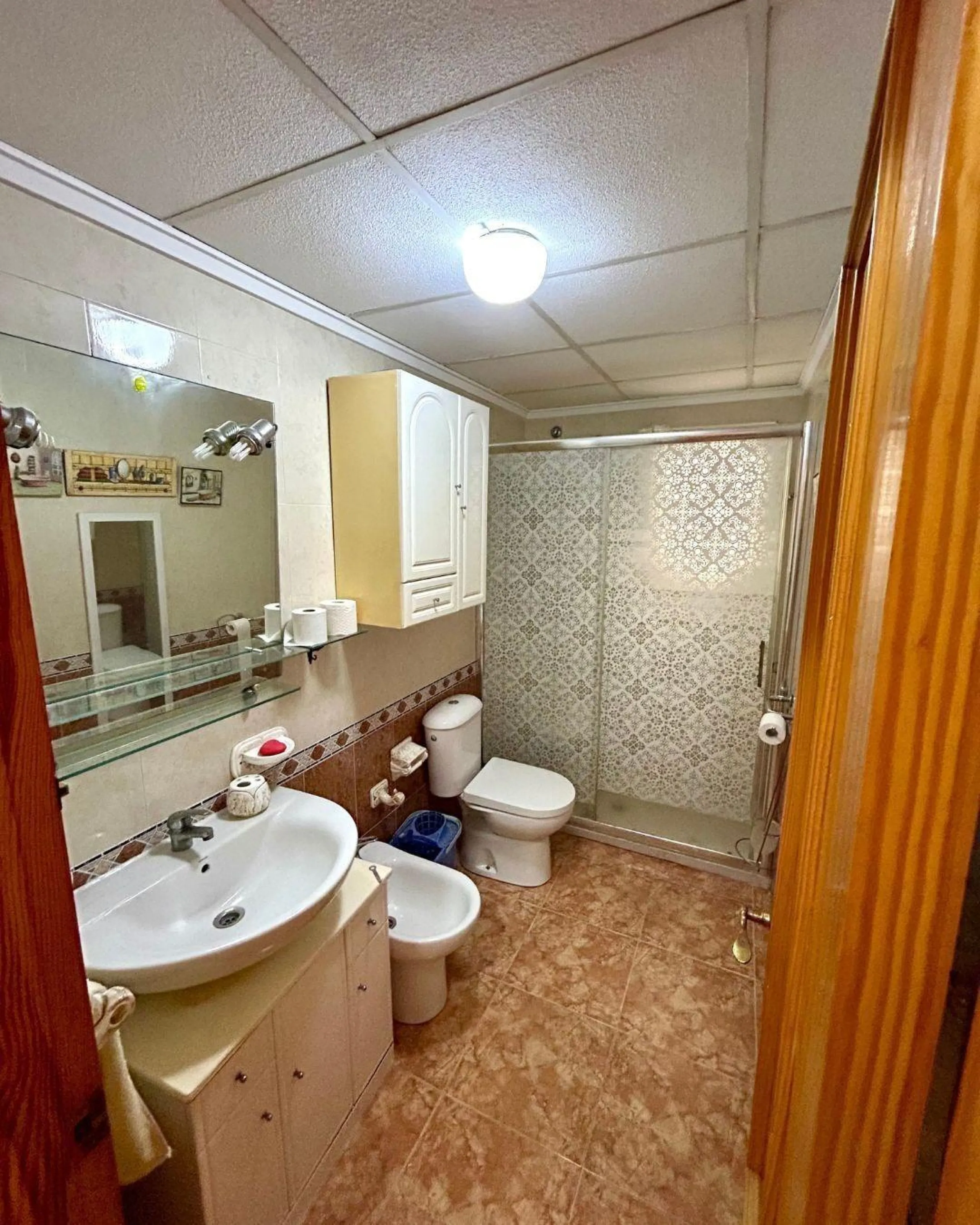 APARTAMENTO CON GARAJE Y TRASTERO INCLUIDO. 2 DORM. 1 BAÑO. SUPERFICIE 68 M2. PLAYA A 650 METROS.