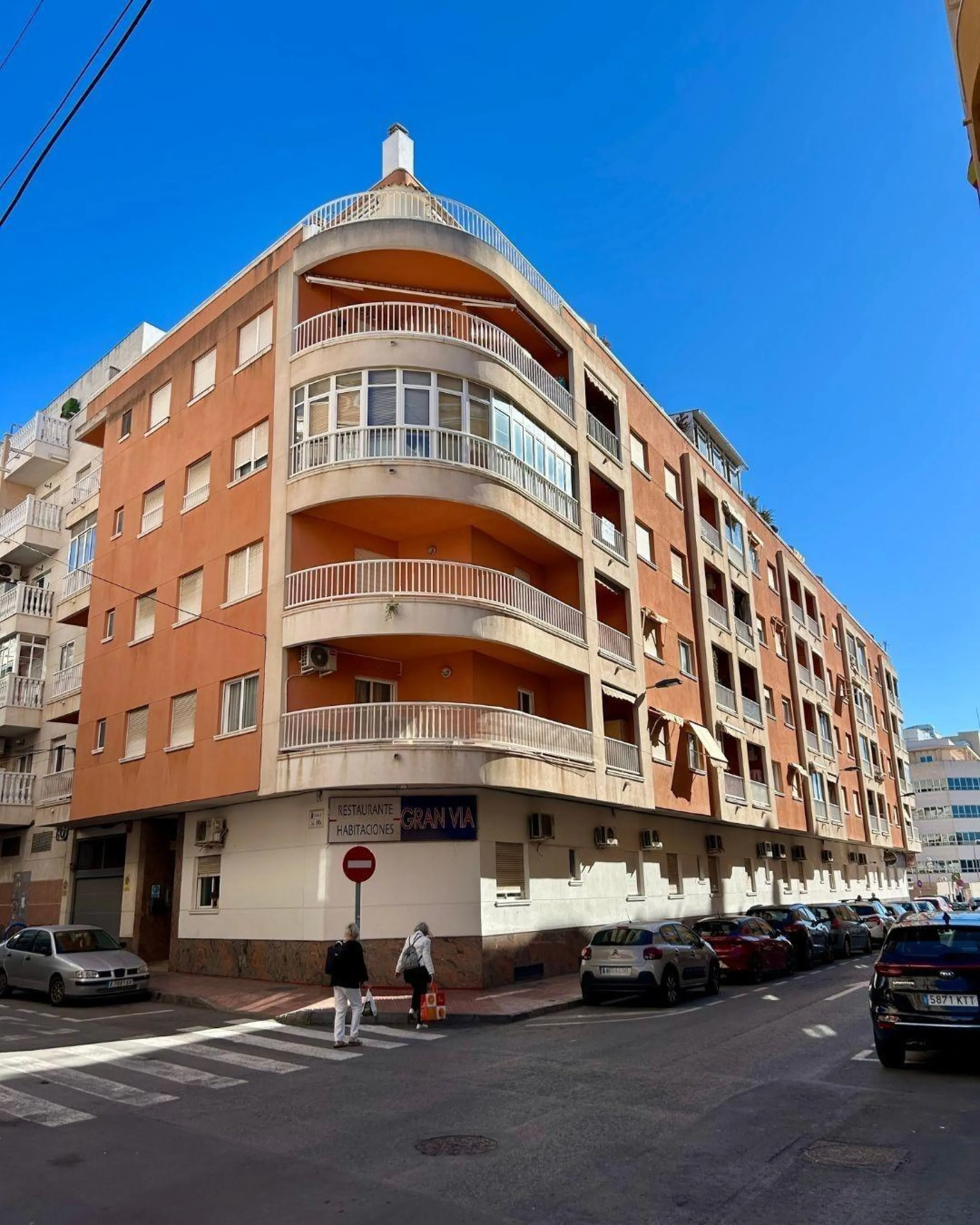 APARTAMENTO CON GARAJE Y TRASTERO INCLUIDO. 2 DORM. 1 BAÑO. SUPERFICIE 68 M2. PLAYA A 650 METROS.