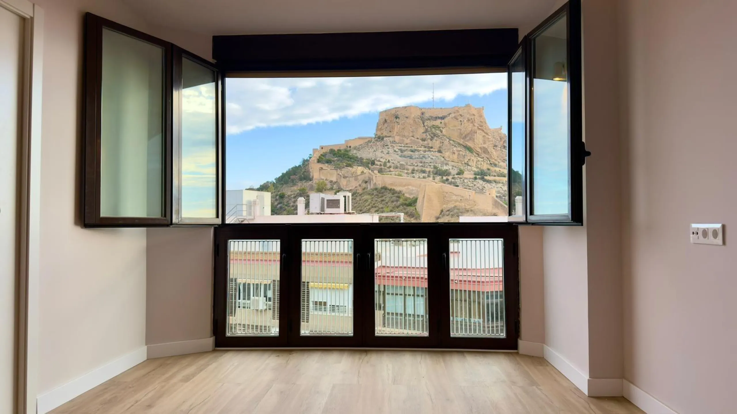 ALFONSO EL SABIO, PROPIEDAD CON VISTAS AL MAR Y AL CASTILLO