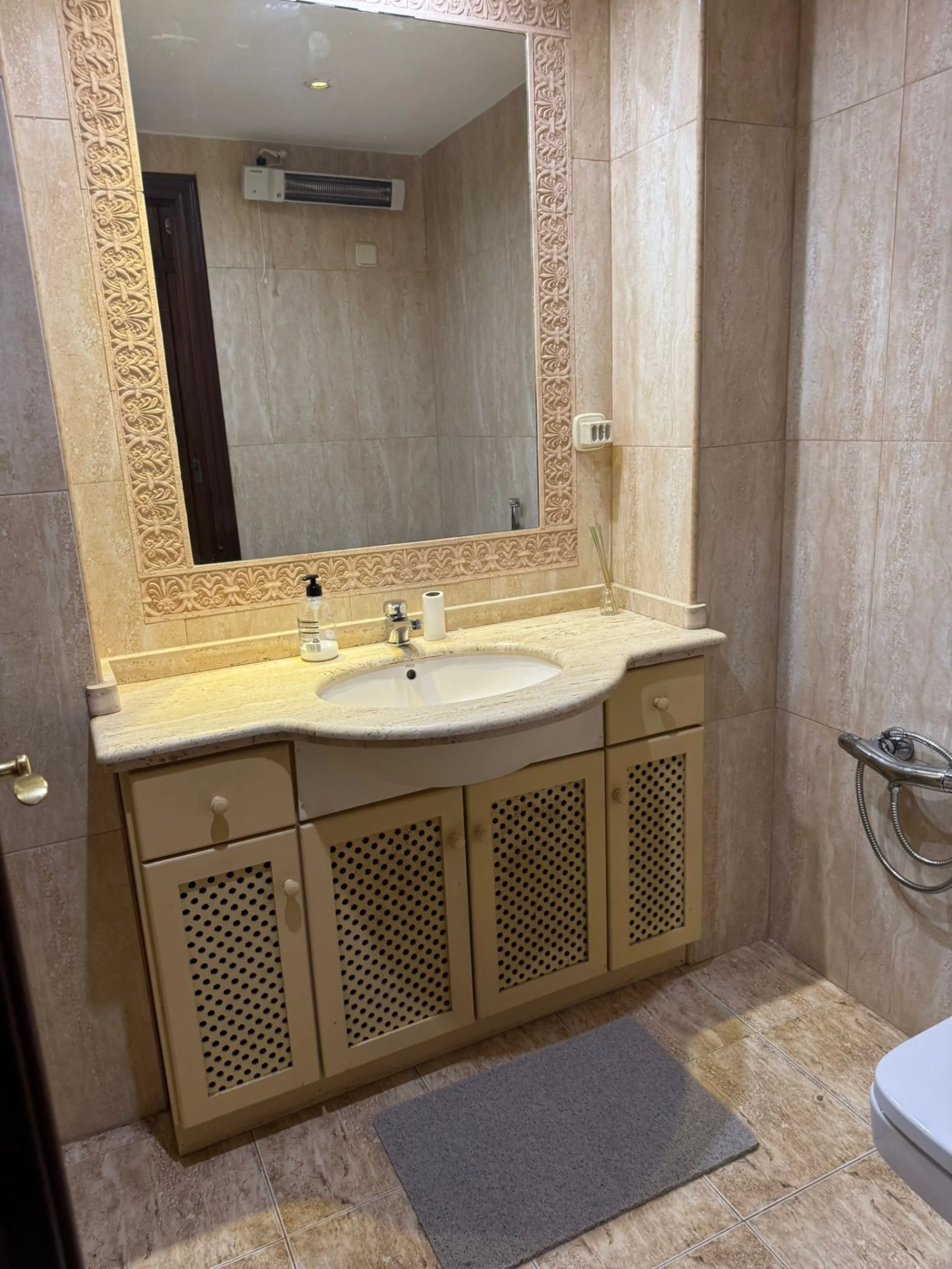 Spacious Apartment in Torrevieja Just 500 m from the Sea 🌊