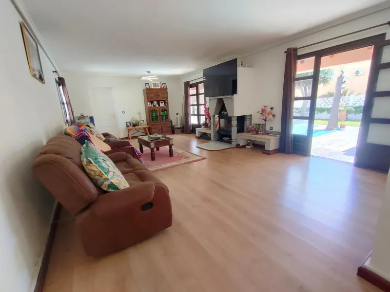 Stunning 5-Bedroom House with Pool in Orihuela Costa