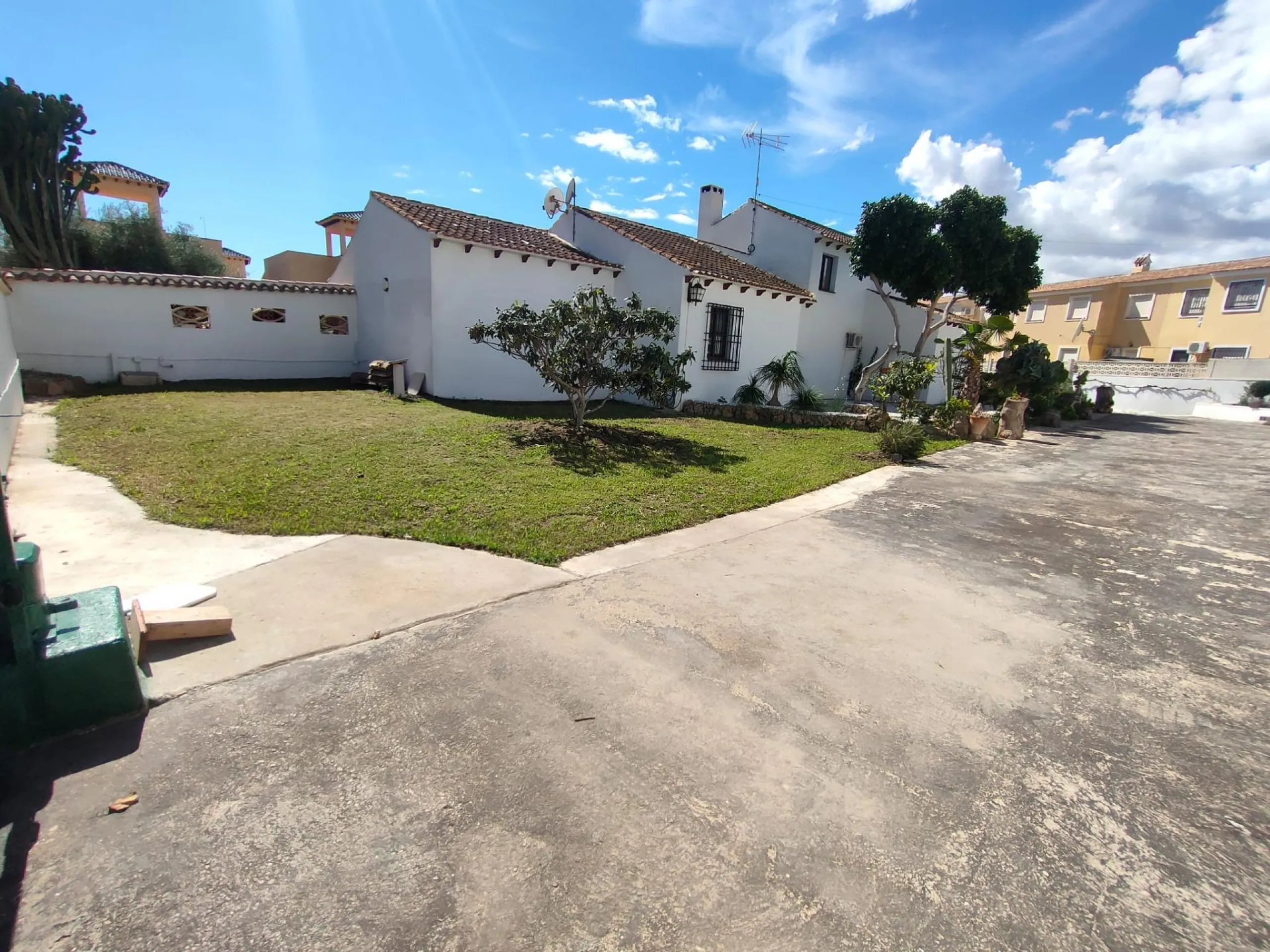 Stunning 5-Bedroom House with Pool in Orihuela Costa