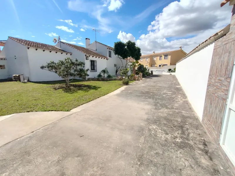 Stunning 5-Bedroom House with Pool in Orihuela Costa