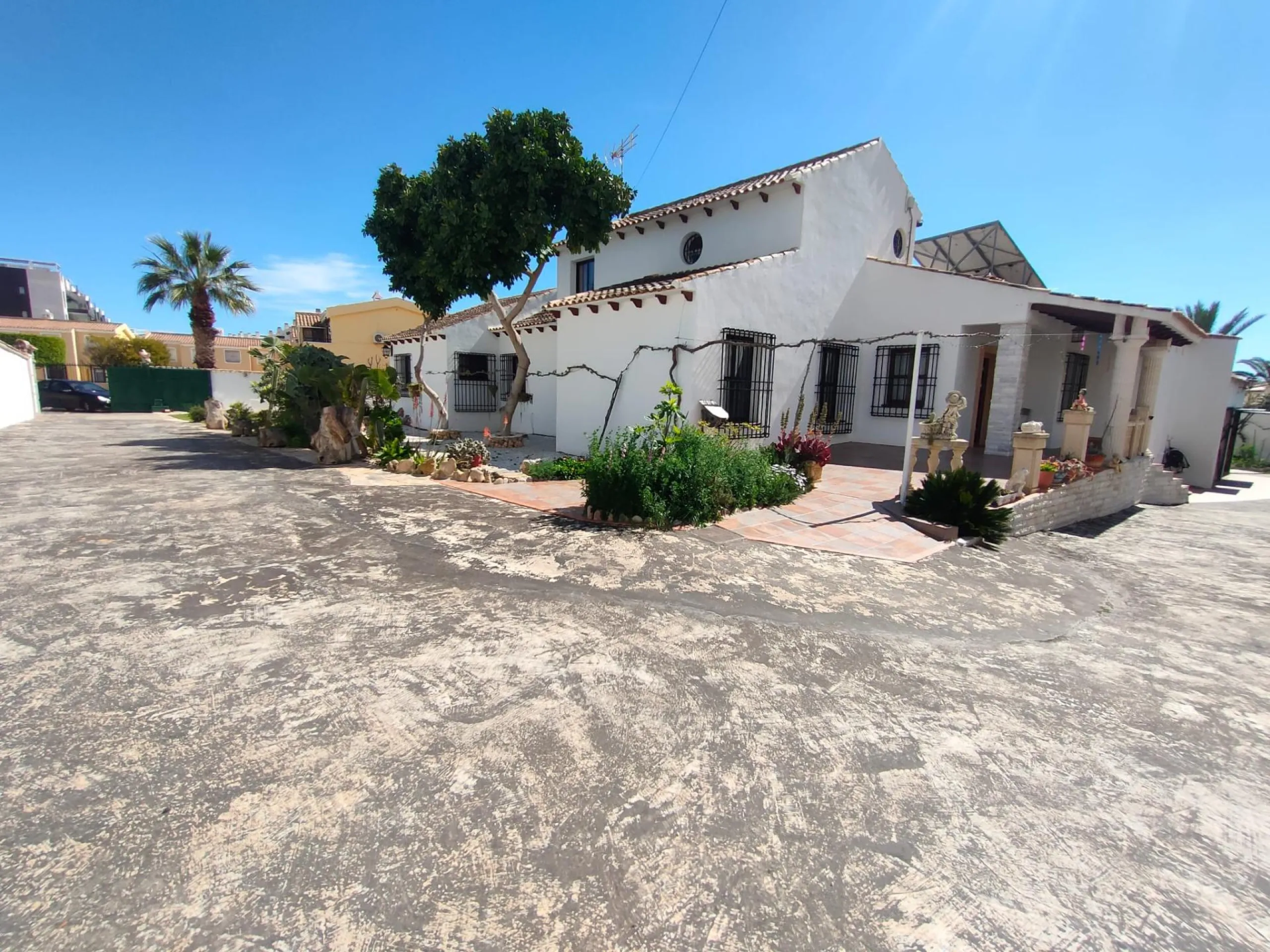 Stunning 5-Bedroom House with Pool in Orihuela Costa