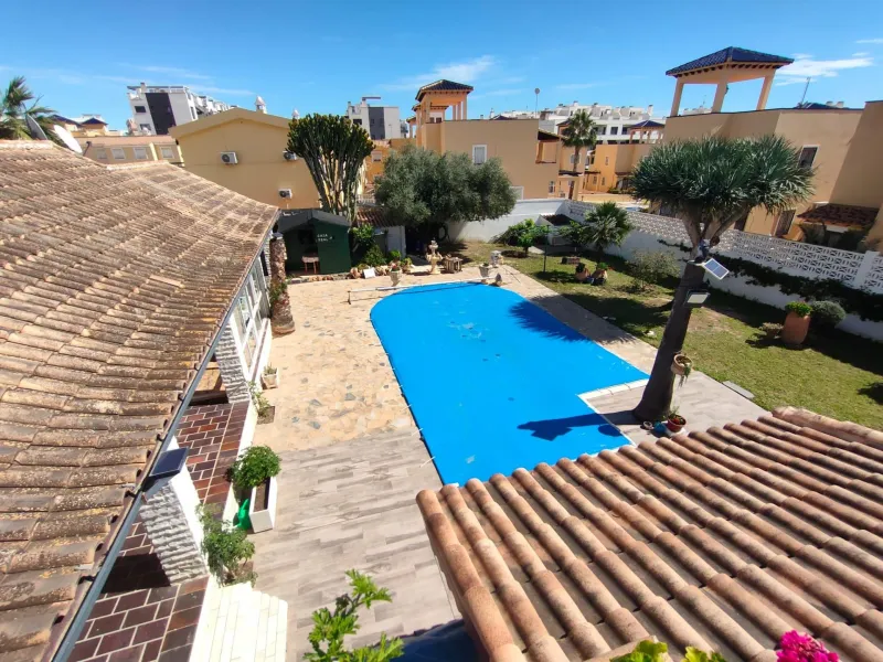 Stunning 5-Bedroom House with Pool in Orihuela Costa