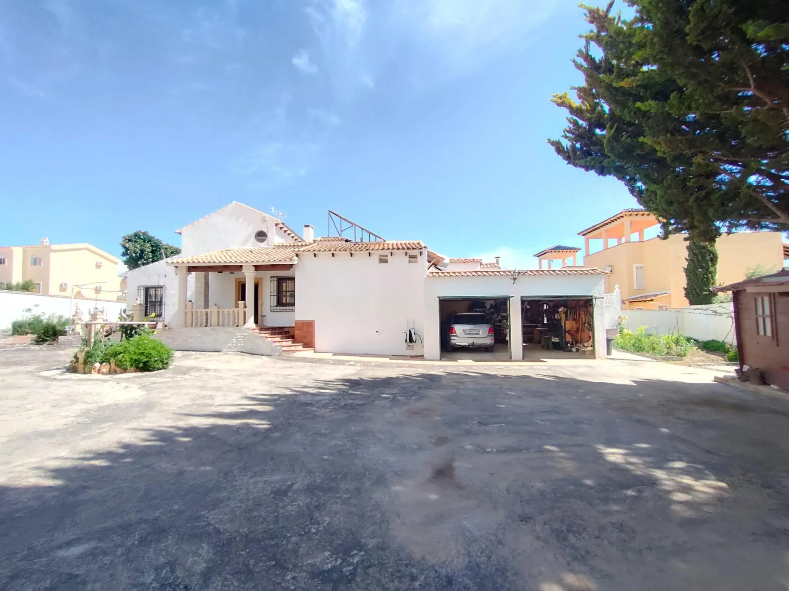 Stunning 5-Bedroom House with Pool in Orihuela Costa