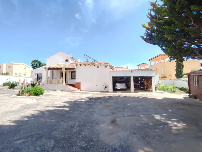 Stunning 5-Bedroom House with Pool in Orihuela Costa