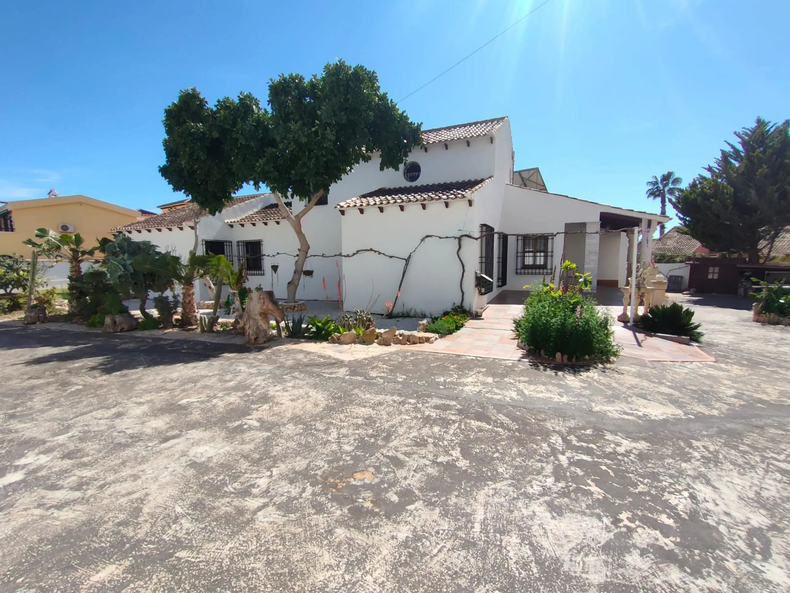 Stunning 5-Bedroom House with Pool in Orihuela Costa