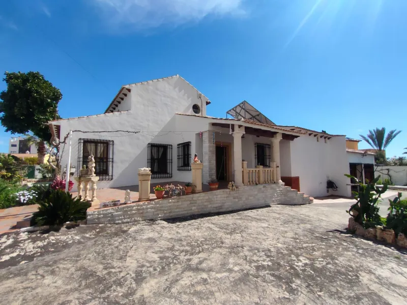 Stunning 5-Bedroom House with Pool in Orihuela Costa