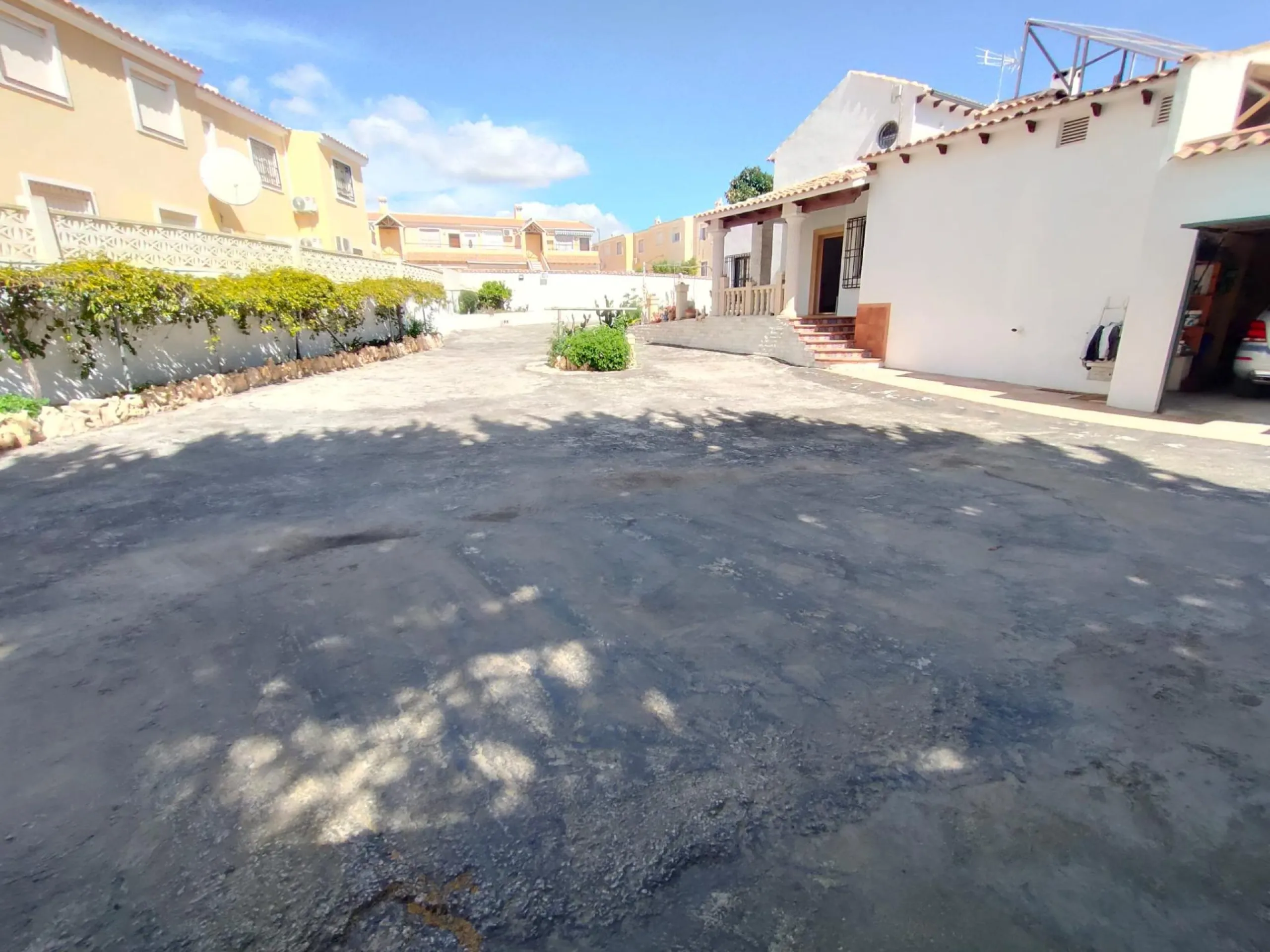 Stunning 5-Bedroom House with Pool in Orihuela Costa