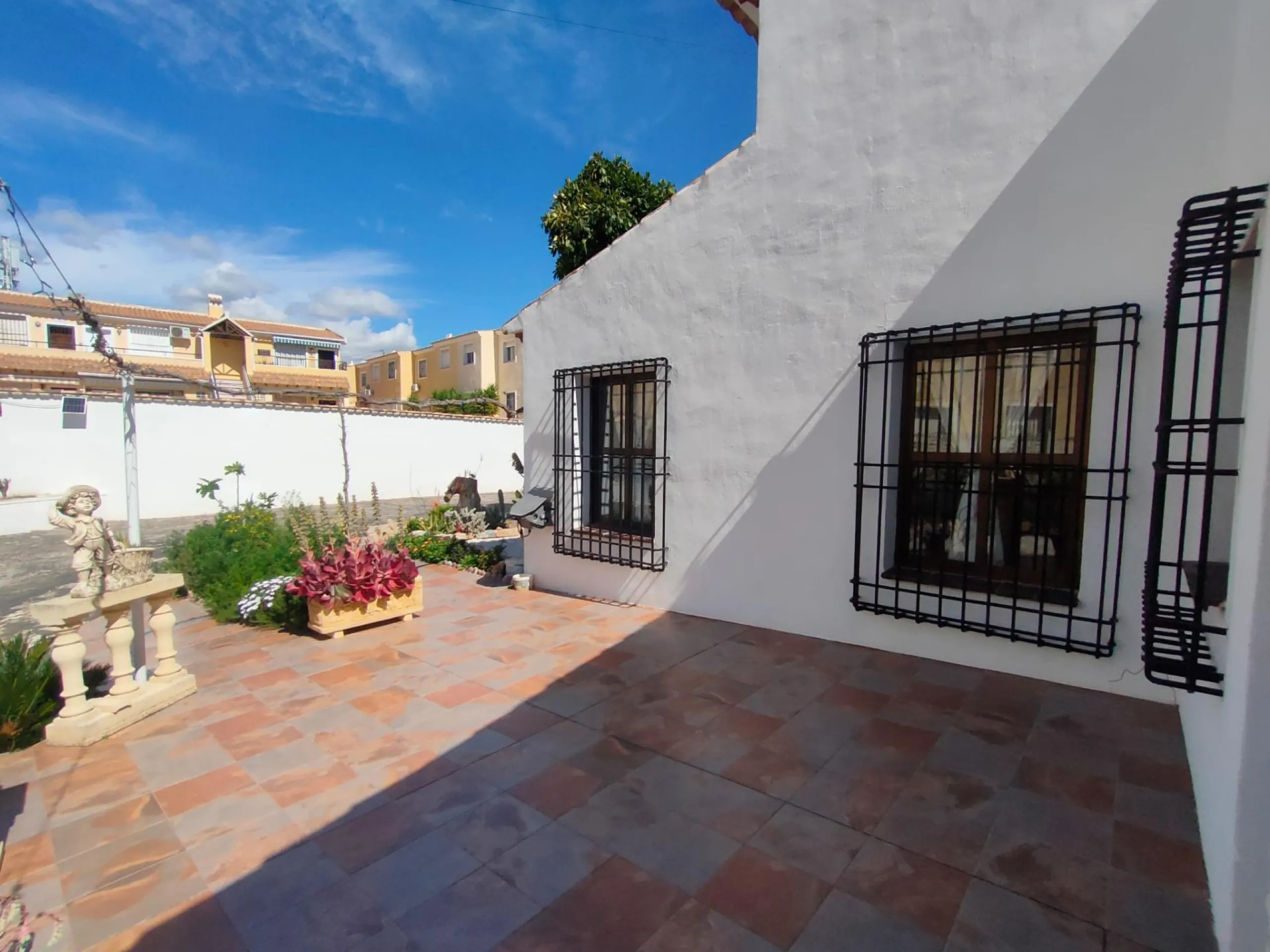 Stunning 5-Bedroom House with Pool in Orihuela Costa