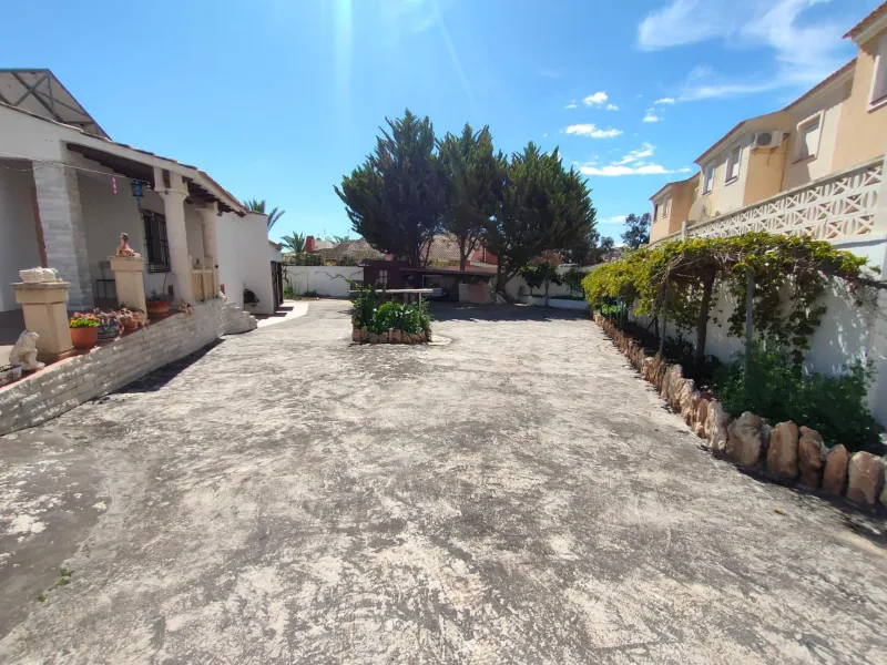 Stunning 5-Bedroom House with Pool in Orihuela Costa