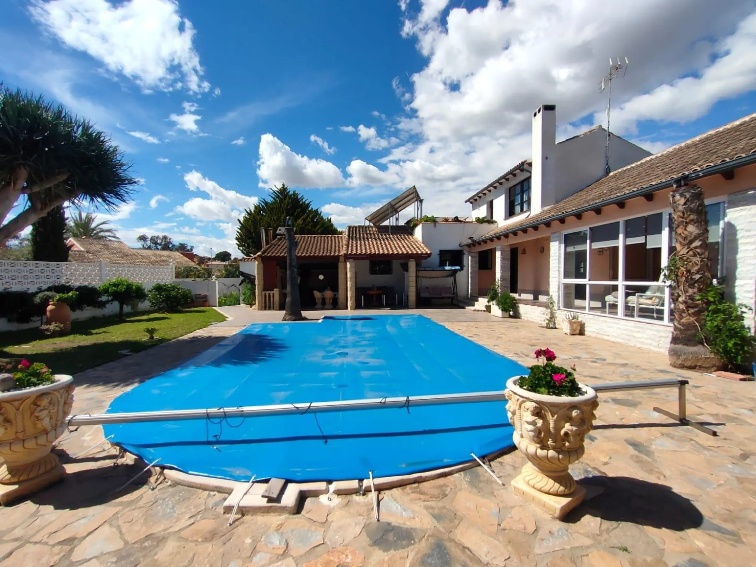 Stunning 5-Bedroom House with Pool in Orihuela Costa