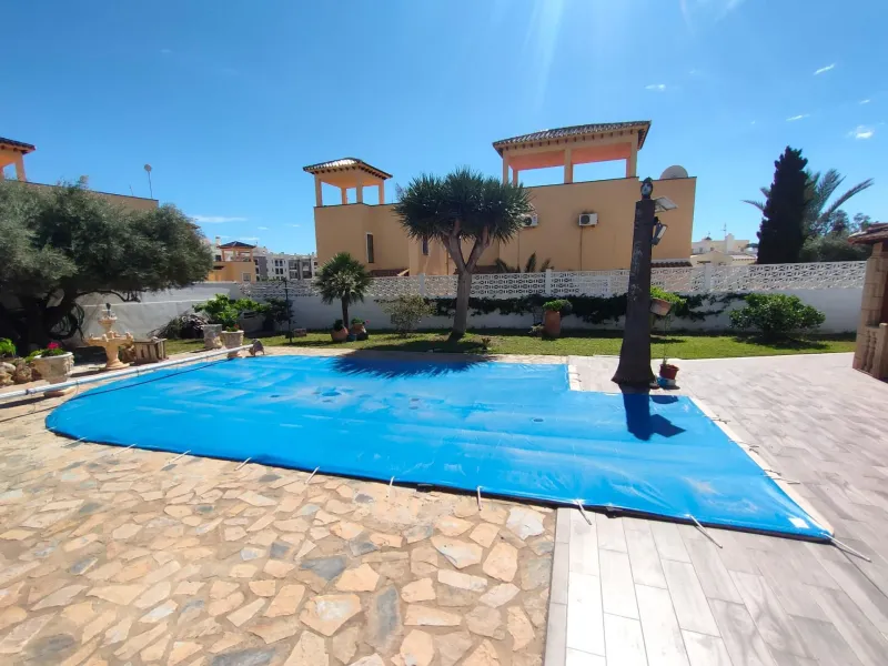 Stunning 5-Bedroom House with Pool in Orihuela Costa